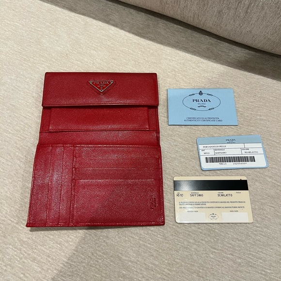PRADA AUTHENTIC w COA Saffiano Wallet in great condition beautiful red ♥️ - Picture 3 of 16